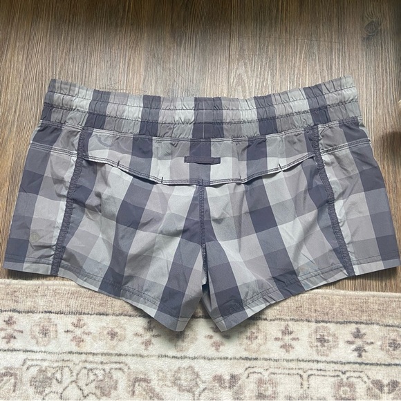 Lululemon Plaid Women's Athletic Shorts in Gray - Picture 5 of 12